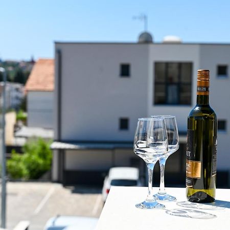 Apartment Laura, Free Parking, Balcony, 4 Ppl Trogir Exterior foto
