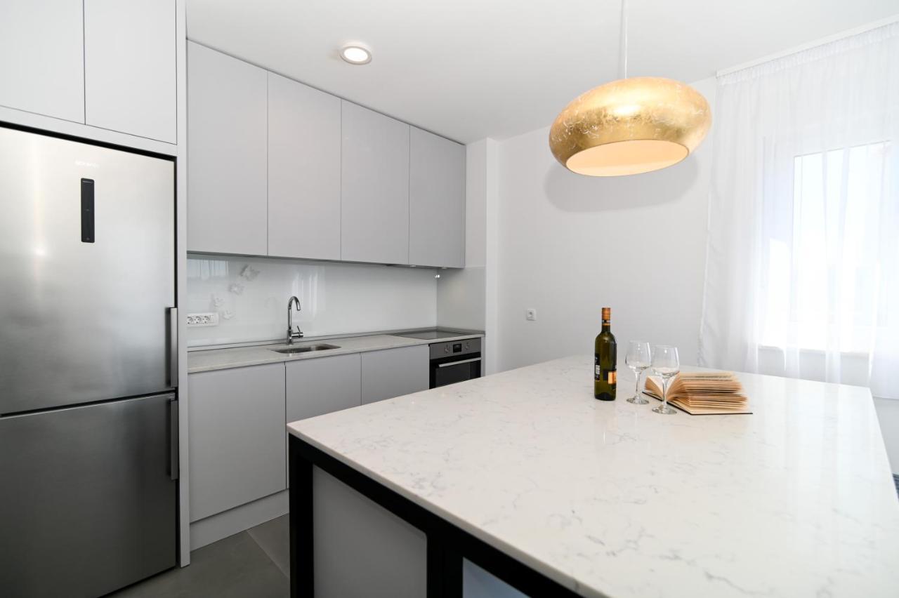 Apartment Laura, Free Parking, Balcony, 4 Ppl Trogir Exterior foto