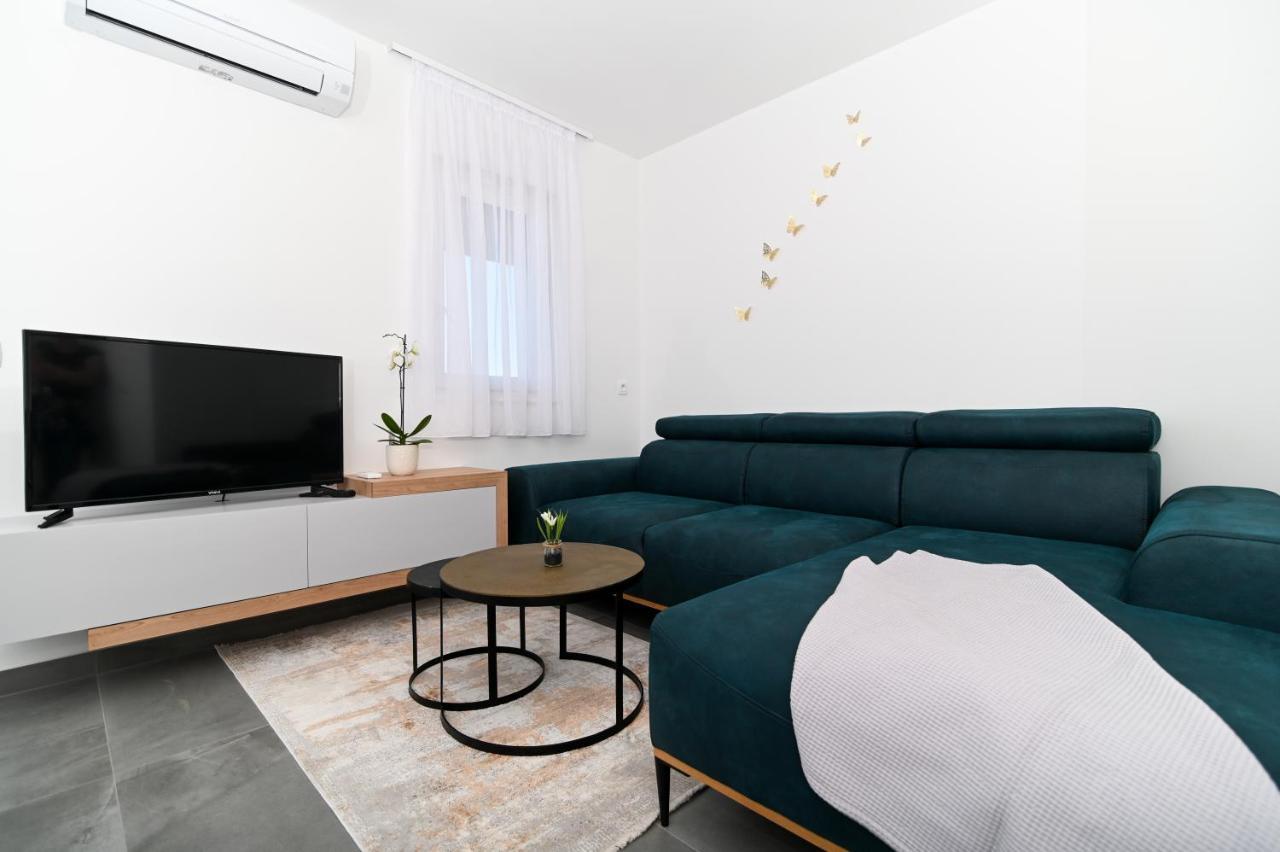 Apartment Laura, Free Parking, Balcony, 4 Ppl Trogir Exterior foto