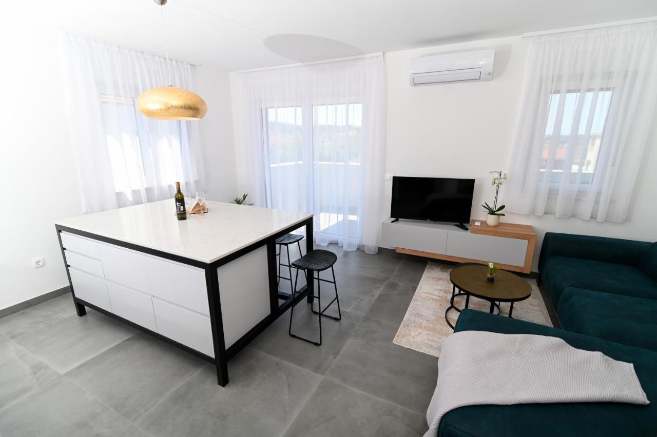Apartment Laura, Free Parking, Balcony, 4 Ppl Trogir Exterior foto