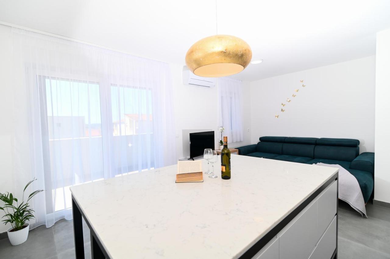 Apartment Laura, Free Parking, Balcony, 4 Ppl Trogir Exterior foto